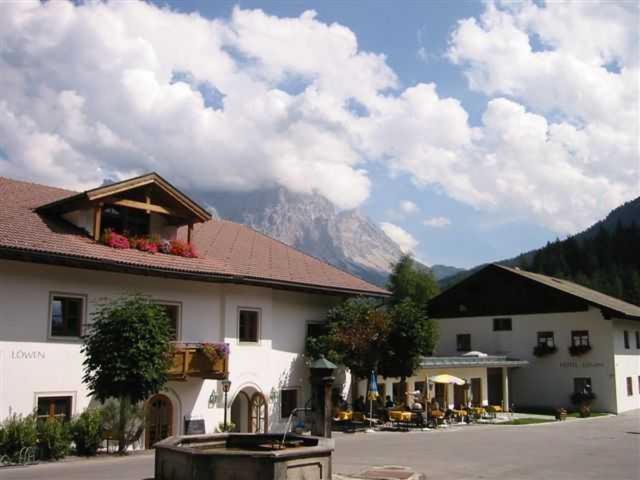 Hotel Zum Goldenen Loewen Biberwier Ngoại thất bức ảnh